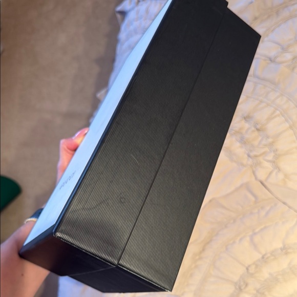 Gucci Luxury Black and White Shoe Box - Picture 4 of 4